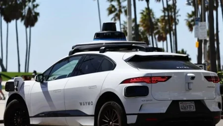 Waymo’nun sürücüsüz taksi filosu Washington yollarına çıkmak için yasal engelleri aşmayı bekliyor