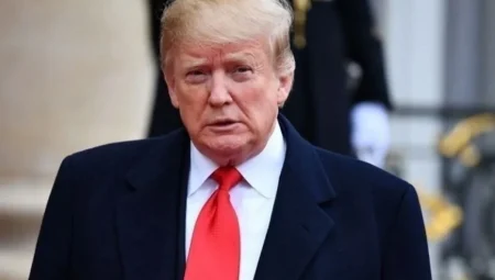 Trump geri adım attı: Akıllı telefonlar ve bilgisayarlar yüksek vergilerden şimdilik kurtuldu